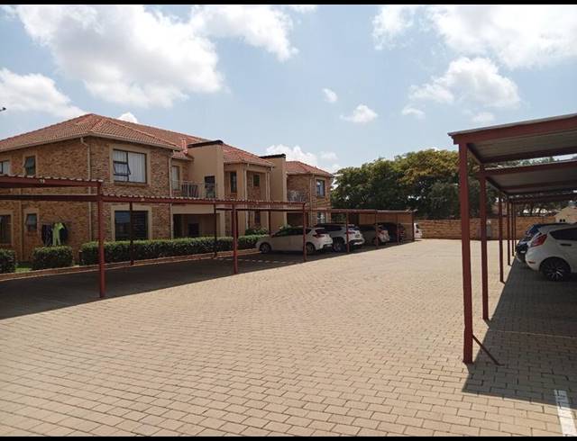 2 BEDROOM TOWNHOUSE FOR SALE IN RANDPOORT